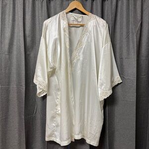 Victoria’s Secret Bridal Sequin Embellished Lace Robe – Vintage 1990s